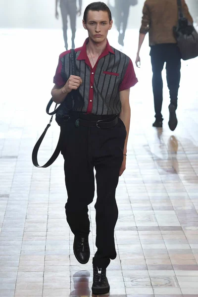 Look 30